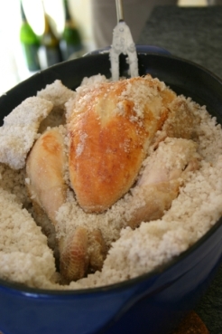Poulet en coque de sel